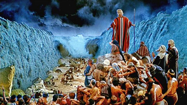 Moses closing the sea on the egyptians